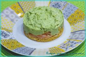 Fouetter le cream cheese avec le sucre restant et l'incorporer au mélange à l'avocat. Cheesecake Sans Cuisson Avocat Saumon Quelques Grammes De Gourmandise