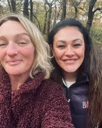 Happy Tuesday beautiful people 💜 I will be going live