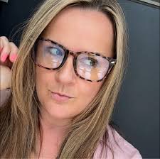 How do people manage to track their steps if they can't wear their watch at  work due to work policy?