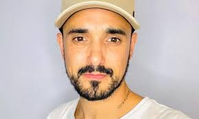 Transcripción x javi29 para www.acordesdcanciones.com. El Amor En Mi Vida Mira El Regalo Sorpresa De Abel Pintos A Sus Fans La Brujula 24