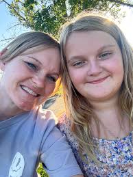 Sunday Gameday! We spend the evening in this amazing weather at the park  with our family. We love playing games and being active together and are  soaking the good weather in before