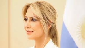 Fabiola yañez y sofía pacchi: Escandalo Alteran El Nombre De Fabiola Yanez En Wikipedia Que Cargo Dice Que Ocupa La Primera Dama El Chubut