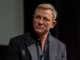 He is known for playing james bond in the eponymous film series, beginning with casino royale (2006). X5u5nb7crro 3m