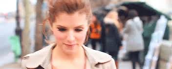 Anna kendrick paul wesley peli GIF en GIFER