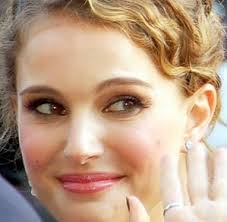 הזמרת נינט טייב בהריון שני, שש וחצי שנים לאחר הולדת ביתה הבכורה אמיליה. × ×™× ×˜ ×˜×™×™×'