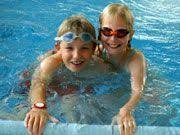 Vorschlag Tipps Und Ideen Beim Kindergeburtstag Im Schwimmbad Sie Mochten Mit Ihren Kind Geburtstagseinladungen Kinder Kindergeburtstag Kindergeburtstag Spiele