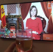 Alegerea o onoreaza pe maia sandu. Fara Prosoape Si Meme Uri Cum A Fost Vazuta Maia Sandu In Noaptea De Revelion La Tv Galerie Foto