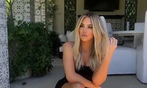 Khloe kardashian haircuts have a great advantage, because her hair can be molded in thousands of ways. Khloe Kardashian Shows Off New Haircut