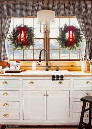 When it comes to counters, granite and marble countertops are elegant options, while concrete, limestone and stainless steel counters are a little more in vogue. 30 Stunning Christmas Kitchen Decorating Ideas All About Christmas