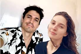 Macarena vive en madrid y es asistente de una «influencer» de moda. Maria Valverde Y Alex Gonzalez Protagonizaran Fuimos Canciones Basada En La Bestseller De Elisabet Benavent Magazinespain Com