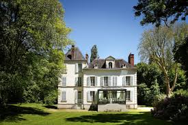 Extension De Maison Dans Les Yvelines Sur Une Demeure Datant De 1870 Et Dont Les Proprietaires Ont Gagne De Jardin D Hiver Veranda Jardin Veranda Bioclimatique