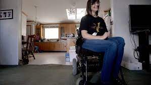 Reader delivers new van to local mother