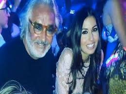 Anche lei sorride e sembra contenta e rilassata. Gregoraci E Briatore Il Dopo Crisi La Soluzione Per Salvare Il Matrimonio