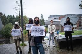 Mijn zoon heeft sanda naast zich zien sterven: 25 Tal Studenten Roept Om Gerechtigheid Voor Sanda Dia Aan H Hasselt Het Belang Van Limburg Mobile