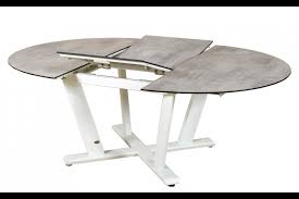 Pour résoudre le problème, nous vous conseillons nos tables extensibles de jardin de design moderne. Table Ronde Extensible 146 206x146cm Hegoa Les Jardins