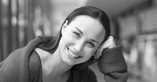 Niina Backman kertoo, kuinka junaili hellästi ystävänsä Elina Backmanin  kälykseen: ”Tausta-ajatus oli, että saisin mökkiseuraa”