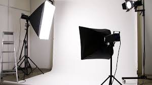 Hopefully this post will save you some frustration in setting up your art studio lighting. How To Set Up Studio Lighting For White Backgrounds Howcast