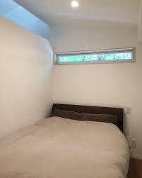 画像に含まれている可能性があるもの 寝室 室内 寝室 狭小住宅 山の家