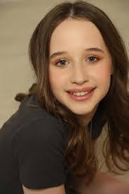 Iris Betts's Instagram, Twitter & Facebook