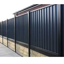 The corrugated metal arrives unrusted and rust naturally with exposure to the weather. China Metal Fence Steel Colorbond Fence Hoarding Panel Fence Corrugated Sheet China Fence Fencing