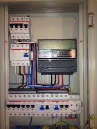 Bagaimana cara mengelakkan air daripada masuk ke kotak simpang elektrik pemanas air elektrik? Seorang Juruelektrik Di Dalam Rumah Dengan Tangan Sendiri Litar Seorang Juruelektrik Dalam Apartmen Dan Rumah Dengan Tangan Sendiri