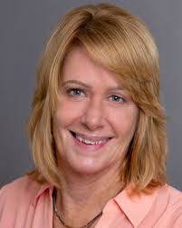 Julie Hight's Instagram, Twitter & Facebook