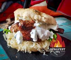 Gyros Pita Mit Krautsalat Und Tzatziki Von Der Feuerplatte Bergfest Bbq Rezepte Shop Und Grill Ratgeber Rezept Gyros Rezepte Bbq Rezepte