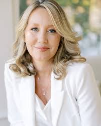 Kimberly Hynes's Instagram, Twitter & Facebook