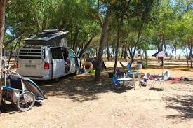 Sardinien er med sin helt unikke middelhavsskønhed først og fremmest elsket for sine vandsportsaktiviteter. Elternzeitroadtrip No 2 Die Top 3 Campingplatze Auf Sardinien Mit Aktivitaten Rundherum Und Ausrustungstipps Outdoorpashionists