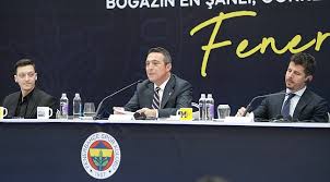 Antrenman öncesinde basın mensuplarının sorularını yanıtlayan belözoğlu, arsenal'da forma giyen mesut özil'in son 20 senede kendi. Mesut Ozil In Imza Toreninde Yasananlar Fenerbahce Futboo Com