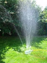 11 Astuces Pour Rafraichir Les Enfants Quand Il Fait Trop Chaud Activites Nautiques Jeux Jardin Jardin Bocal