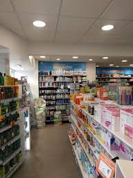 Delai Tres Court Inshops Realise La Totalite De La Renovation De La Pharmacie Des Hauts De Chatou Les Travaux D Agencement Agencement Pharmacie Pharmacie Haut