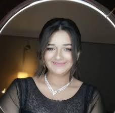 وكانت أبرز التعليقات إنتى ازاى كده يا ليلى, انتى عندك كام سنه, وغيرها الكثير. Beatrix Film Home Facebook