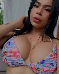 Vivir es intentarlo infinitas veces nada nos pertenece, excepto los  recuerdos que la vida nos da 😊