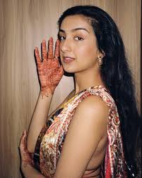 Wedding season as told by hands ✋🏽👏🏽