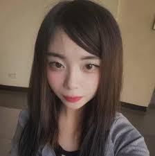 Jana Ross's Instagram, Twitter & Facebook