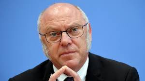 Wenn die voraussetzungen erfüllt sind und man min.das 15 lebensjahr vollendet hat, also ab dem 15 geburtstag, unter 15 jahren stünde den eltern für die kinder nur sozialgeld zu,… Hartz Iv Es Gibt Arbeit Die Ist Unzumutbar Und Kann Krank Machen Augsburger Allgemeine