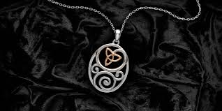 Collier à nœud celtique