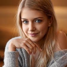 Kimberly Sonntag's Instagram, Twitter & Facebook