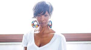 Youma diakite (born 1 may 1971), also known simply as youma,1 is a malian model, actress, television personality and showgirl, mainly active in italy.1 she is internationally known1 also as the other naomi1 because she is very cameo appearance. Biografia Di Youma Diakite