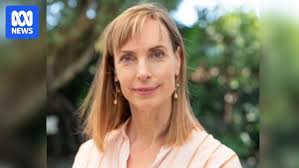 As teal-tinged candidate enters election fight in Cottesloe, experts  confident major parties will hold sway