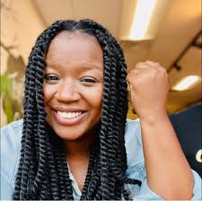 Ceramic figurines as interview props