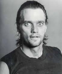 Esta foto de Gregory Scott Cummins joven (el actor que interpreta al papá  de Mac) demuestra por qué era perfecto para el papel. : r/IASIP