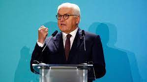 Deux jours après l'annonce de la démission du président allemand christian wulff, empêtré dans un il s'agit du pasteur d'allemagne de l'est, responsable du démantèlement des archives de la stasi. Chute Du Mur De Berlin Le President Allemand Appelle L Amerique Au Respect Plutot Qu A L Egoisme Le Soir