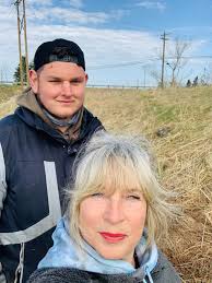 Where do you guys buy your rods reels and your tackle Is there a place in  shubi or is bass pro the go to place Also what lure are you guys using