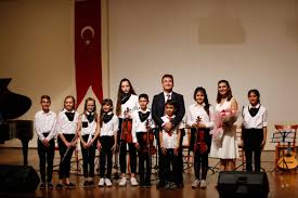 Çocuk şarkıları, çocuk masalları, eğlenceli oyunlar, oyun havaları, çocuk bilmeceleri, bulmacalar, okul öncesi eğitici içerikler, ve daha fazlası. Iyte De 19 Mayis Coskusu Izmir Yuksek Teknoloji Enstitusu