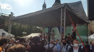 Nach dem offenbar rassistisch motivierten angriff auf den tschechischen parlamentsabgeordneten dominik feri hat die polizei ermittlungen aufgenommen. Landesecho ê²Œì‹œë¬¼ Facebook