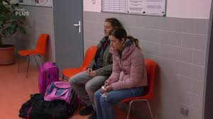 Příběhy lékařů z kamenické nemocnice budou pokračovat, oznámila televize nova v úterý odpoledne. 877 Kamenicka Carodejka Bibi Na Odchodu Ordinace V Ruzove Zahrade Filmova Mista Cz