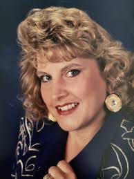 Elizabeth Gravley's Instagram, Twitter & Facebook