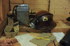 A R4 Edison Miner S Lamp Coal Mining Coal Miners Light Painting